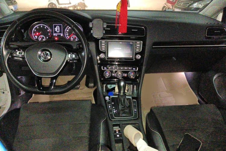 Used Volkswagen Golf 2015 1.4TSI Automatic Flagship Model Center Console