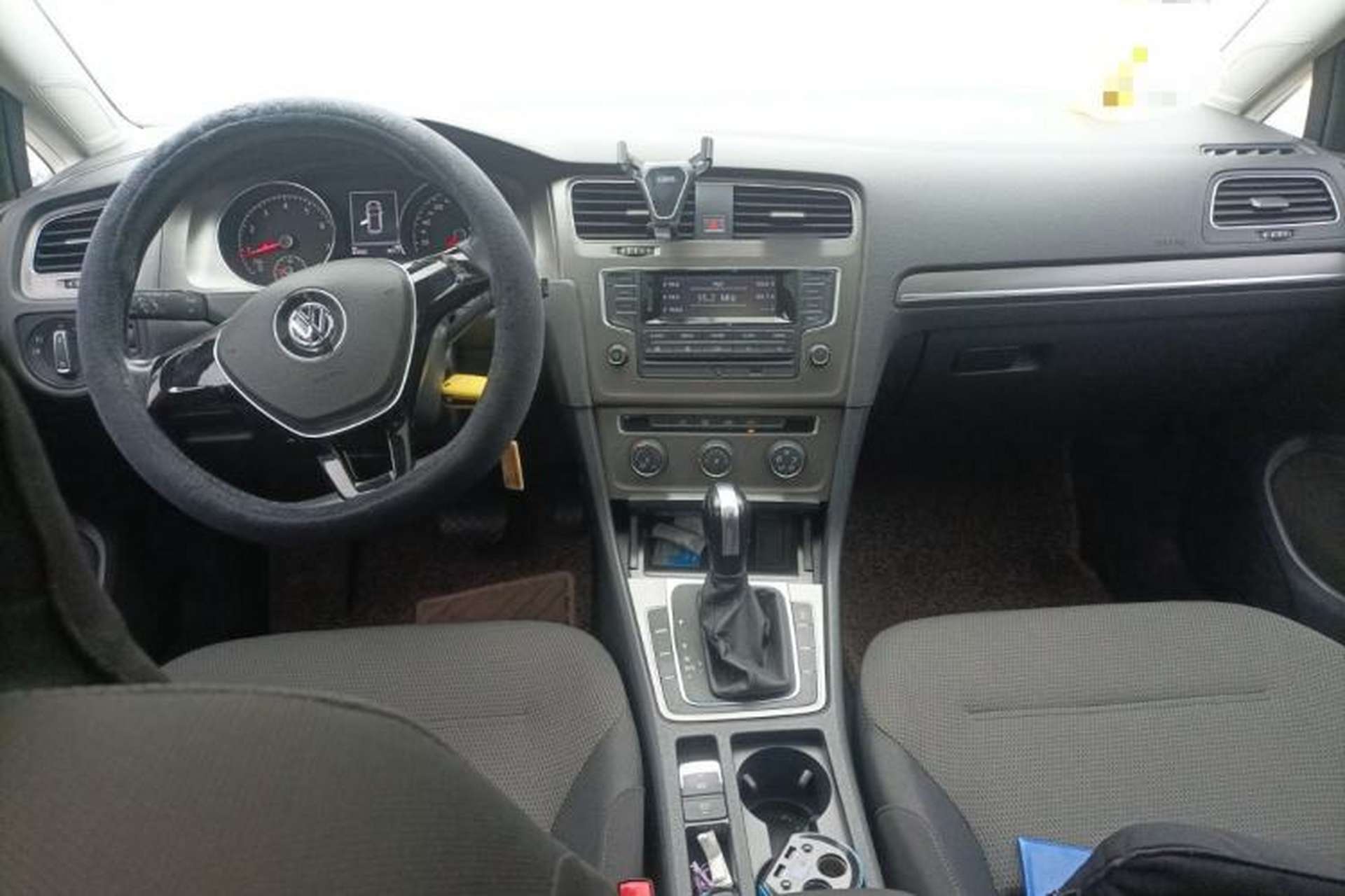 Used Volkswagen Golf 2015 1.6L Automatic Comfort Model Center Console