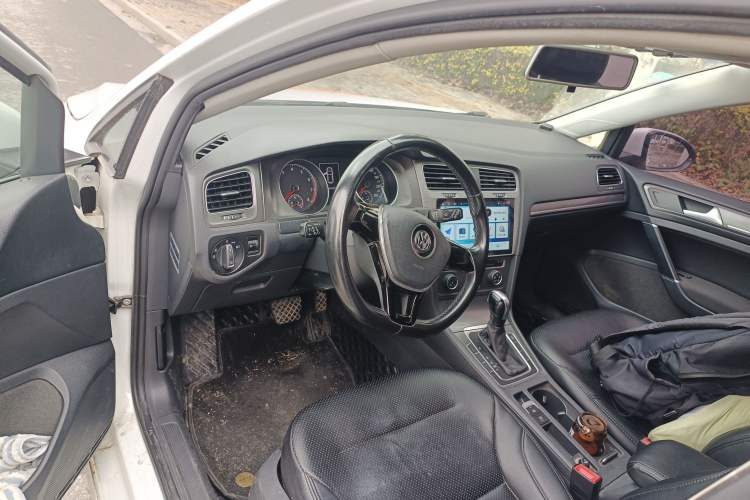 Used Volkswagen Golf 2015 1.4TSI Automatic Comfort Model Center Console