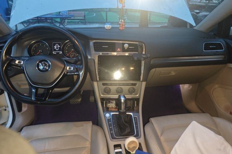 Used Volkswagen Golf 2015 1.4TSI Automatic Luxury Model Center Console
