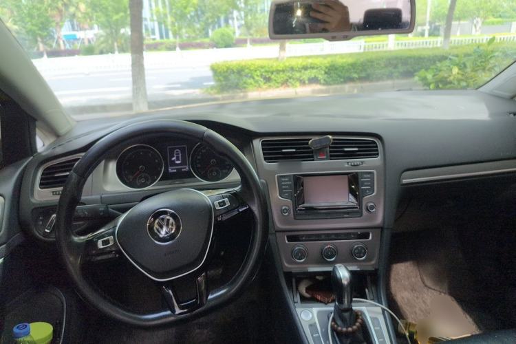 Used Volkswagen Golf 2015 1.4TSI Automatic Luxury Model Center Console