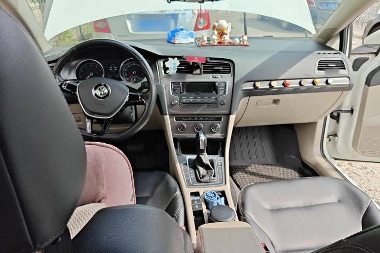 Used Volkswagen Golf 2015 1.4TSI Automatic Comfort Model Center Console