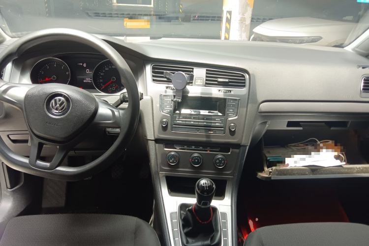 Used Volkswagen Golf 2015 1.6L Manual Fashion Edition Center Console