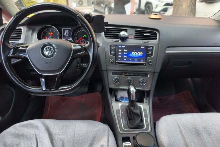Used Volkswagen Golf 2015 1.4TSI Automatic Comfort Model Center Console