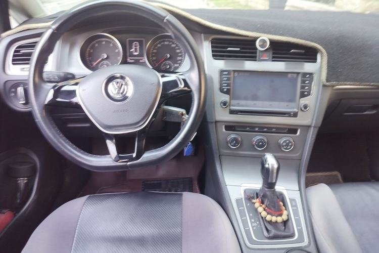 Used Volkswagen Golf 2015 1.4TSI Automatic Comfort Model Center Console