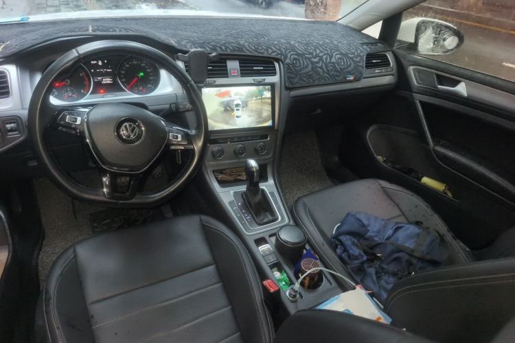 Used Volkswagen Golf 2015 1.6L Automatic Fashion Model Center Console