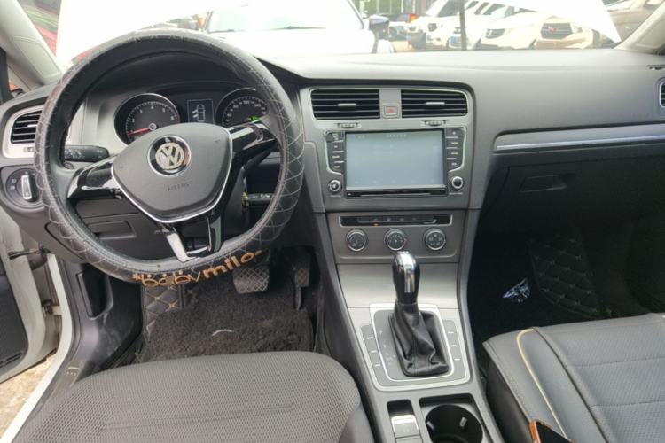 Used Volkswagen Golf 2015 1.4TSI Automatic Comfort Model Center Console