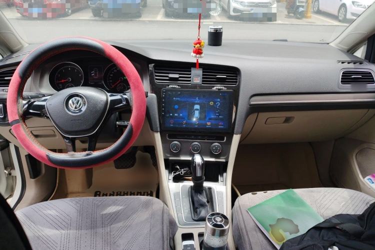 Used Volkswagen Golf 2015 1.6L Automatic Comfort Model Center Console