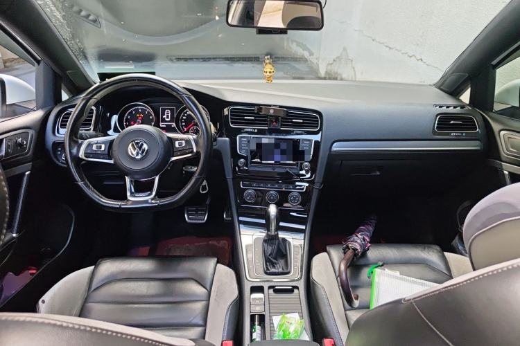 Used Volkswagen Golf 2015 1.4TSI Automatic R-Line Center Console