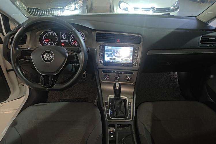 Used Volkswagen Golf 2015 1.6L Automatic Comfort Model Center Console