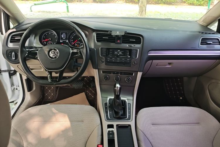 Used Volkswagen Golf 2015 1.4TSI Automatic Comfort Model Center Console