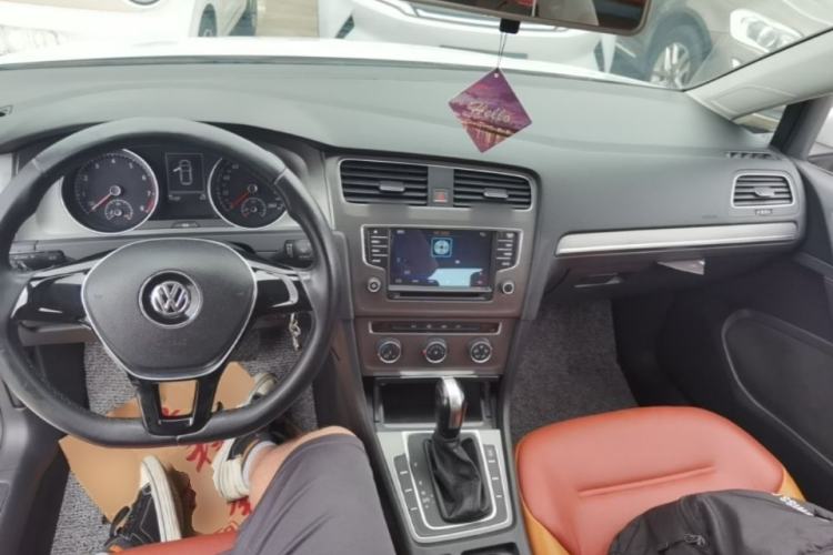 Used Volkswagen Golf 2015 1.4TSI Automatic Comfort Model Center Console