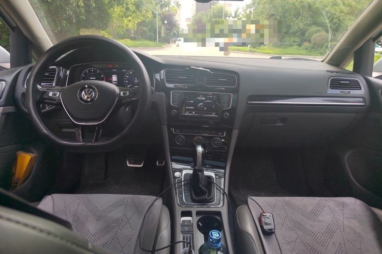 Used Volkswagen Golf 2015 1.4TSI Automatic Flagship Model Center Console