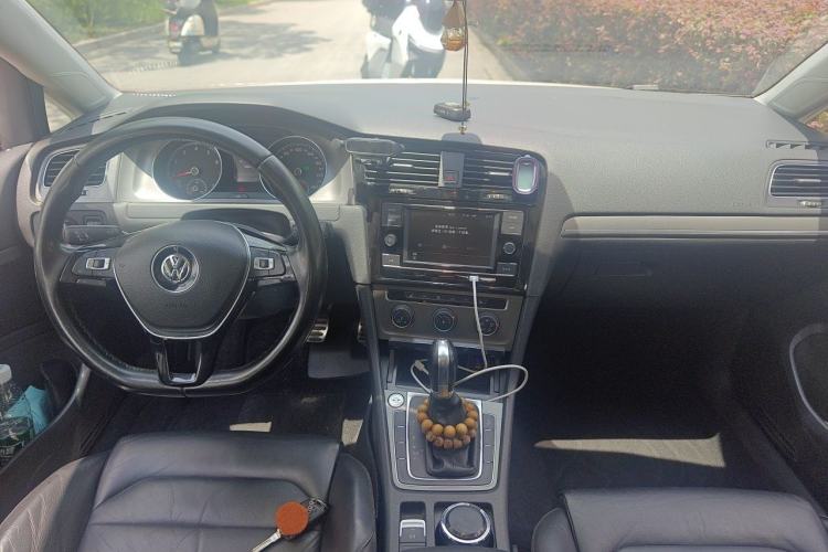 Used Volkswagen Golf 2015 1.4TSI Automatic Luxury Model Center Console