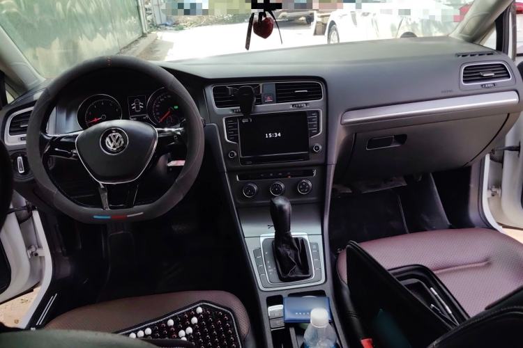 Used Volkswagen Golf 2015 1.6L Automatic Comfort Model Center Console