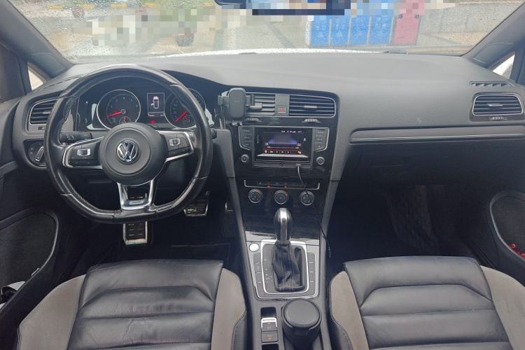 Used Volkswagen Golf 2015 1.4TSI Automatic R-Line Center Console