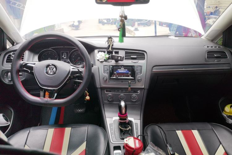 Used Volkswagen Golf 2015 1.4TSI Automatic Comfort Model Center Console