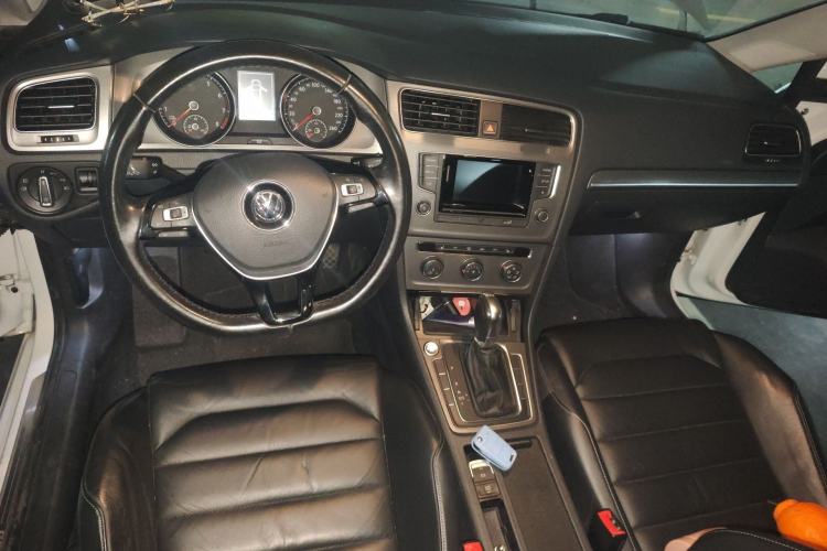 Used Volkswagen Golf 2015 1.4TSI Automatic Luxury Model Center Console