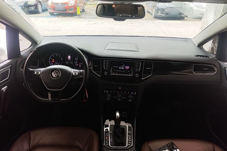 Used Volkswagen Golf 2015 1.4TSI Sportsvan Center Console