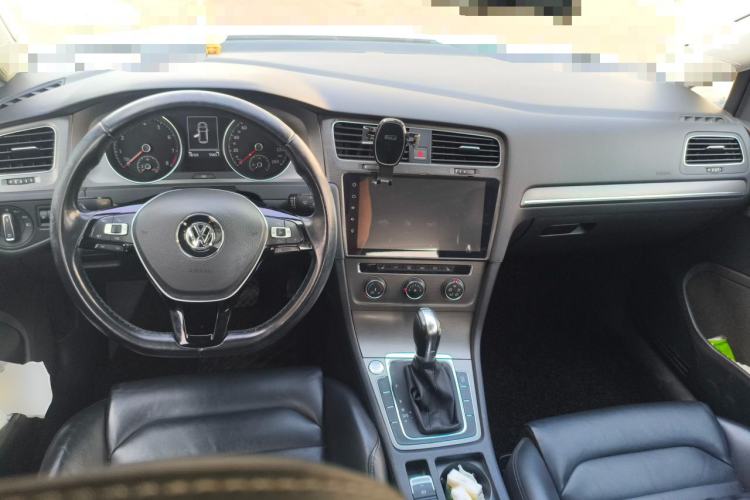 Used Volkswagen Golf 2015 1.4TSI Automatic Luxury Model Center Console