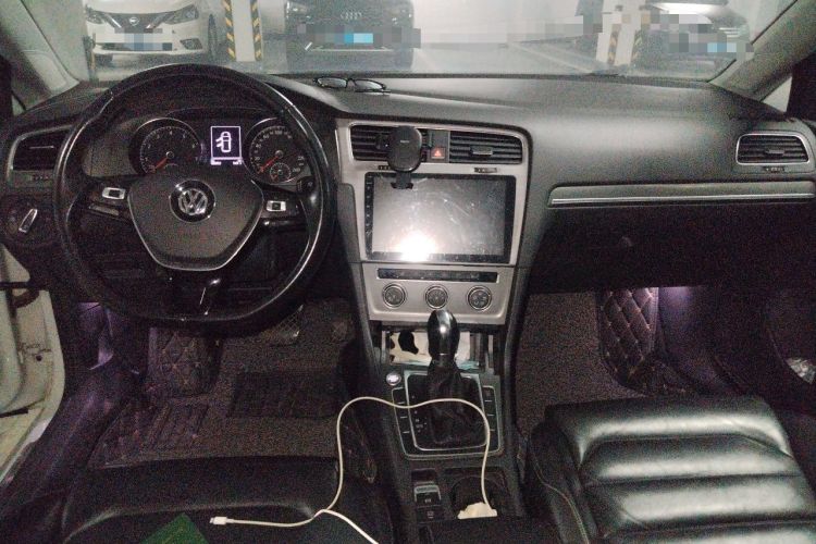 Used Volkswagen Golf 2015 1.4TSI Automatic Luxury Model Center Console