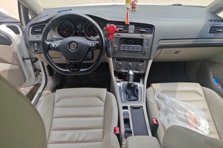 Used Volkswagen Golf 2015 1.4TSI Automatic Luxury Model Center Console
