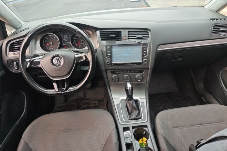 Used Volkswagen Golf 2015 1.4TSI Automatic Comfort Model Center Console