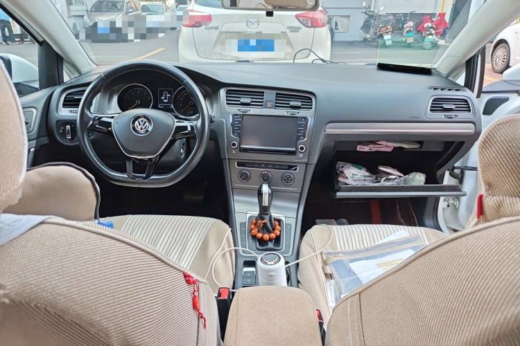 Used Volkswagen Golf 2015 1.6L Automatic Comfort Model Center Console