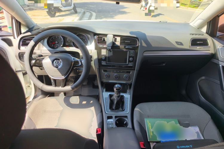 Used Volkswagen Golf 2015 1.4TSI Manual Comfort Model Center Console