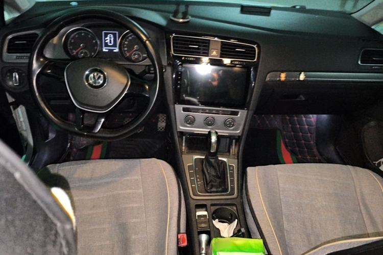 Used Volkswagen Golf 2015 1.4TSI Automatic Comfort Model Center Console