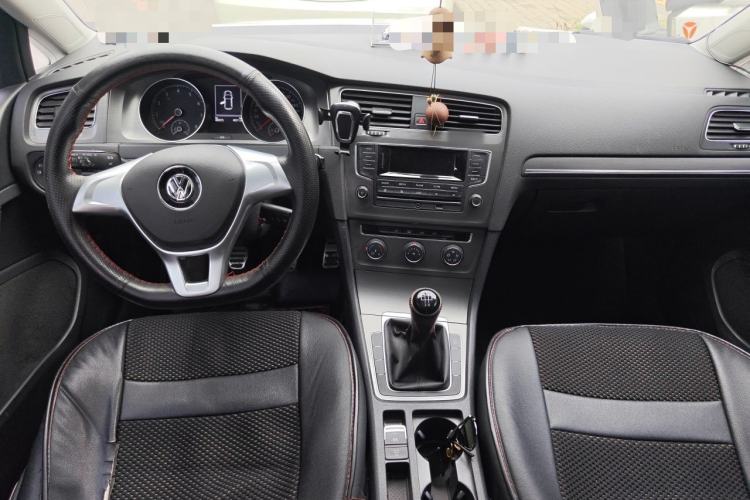 Used Volkswagen Golf 2015 1.4TSI Manual Comfort Model Center Console
