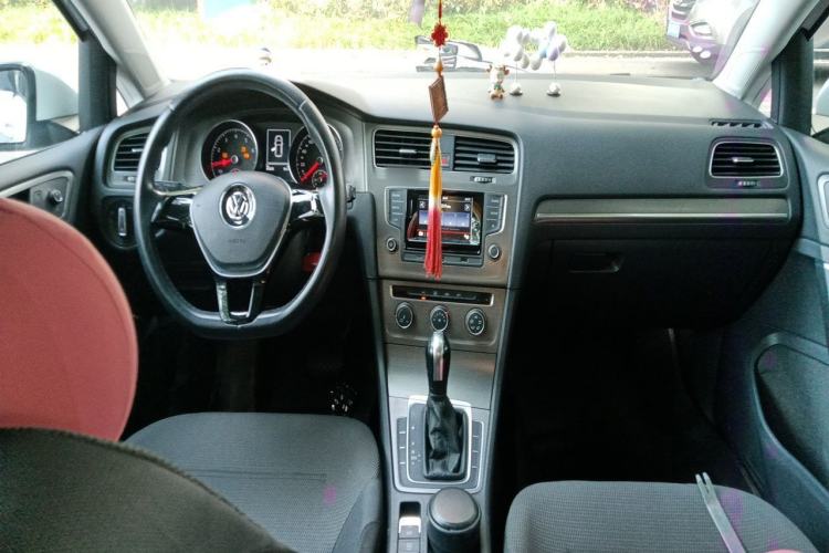 Used Volkswagen Golf 2015 1.4TSI Automatic Comfort Model Center Console