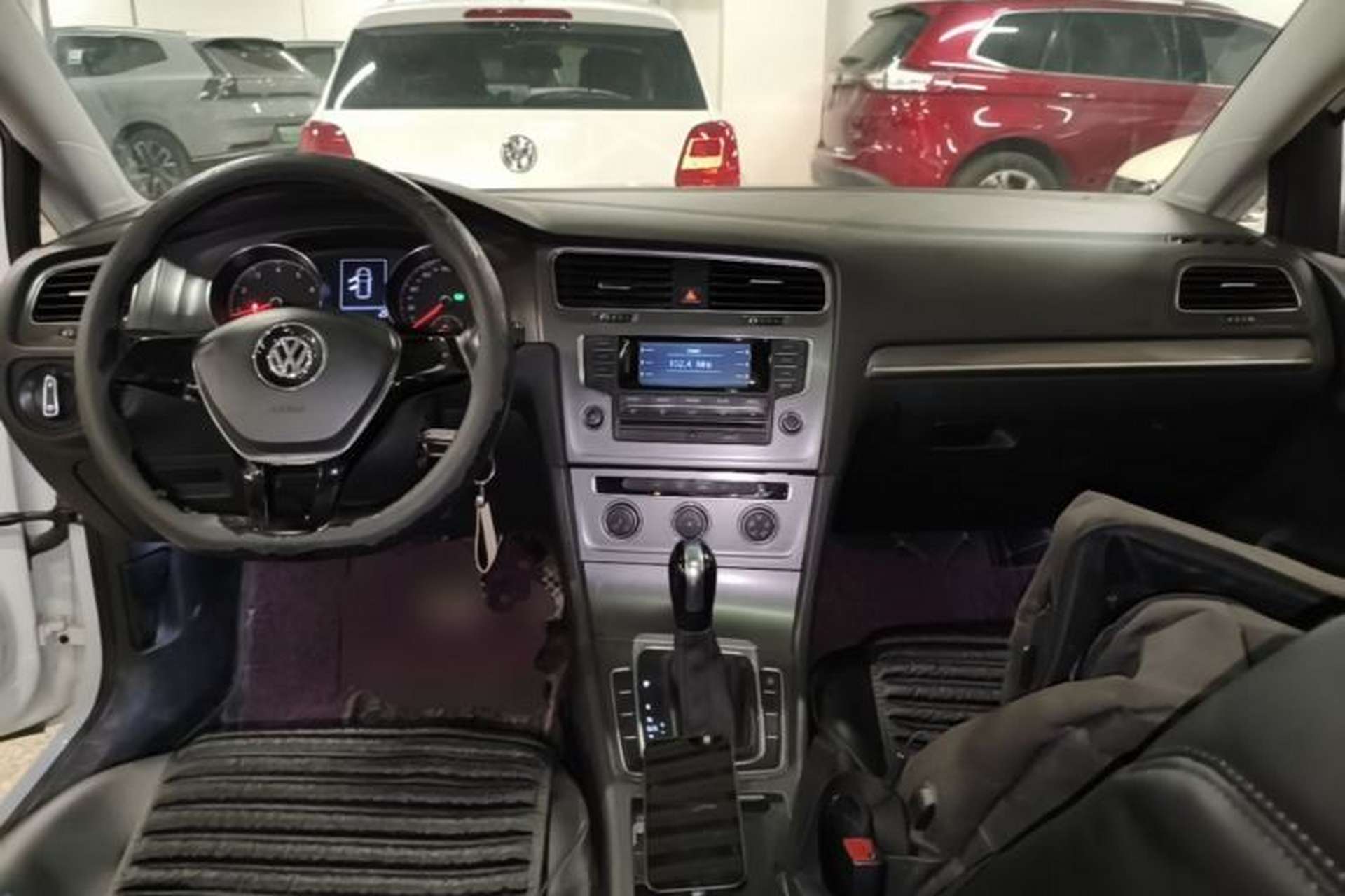 Used Volkswagen Golf 2015 1.6L Automatic Comfort Model Center Console