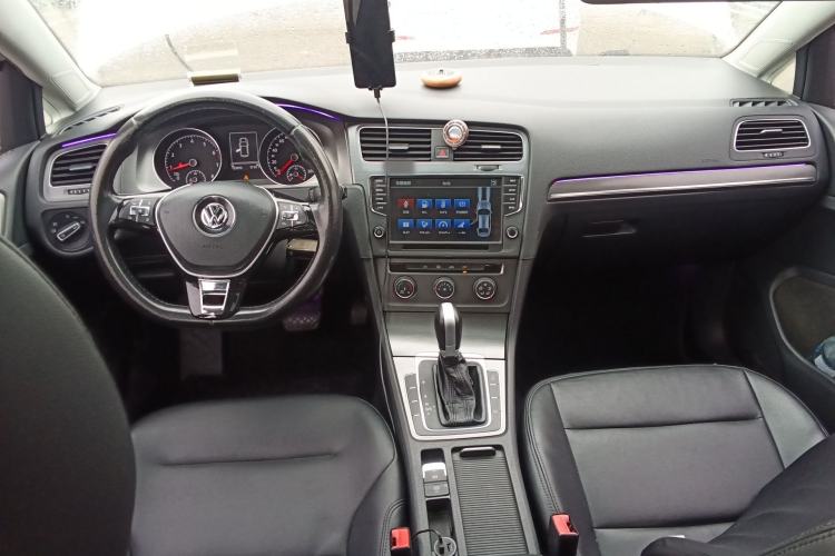 Used Volkswagen Golf 2015 1.4TSI Automatic Comfort Model Center Console