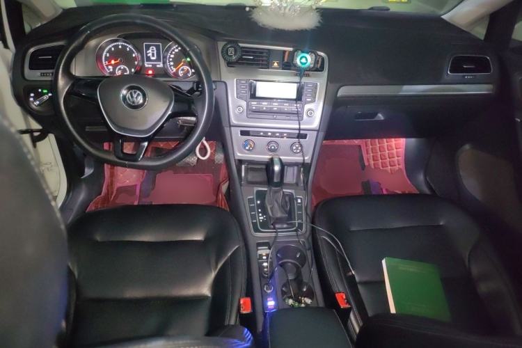 Used Volkswagen Golf 2015 1.4TSI Automatic Comfort Model Center Console
