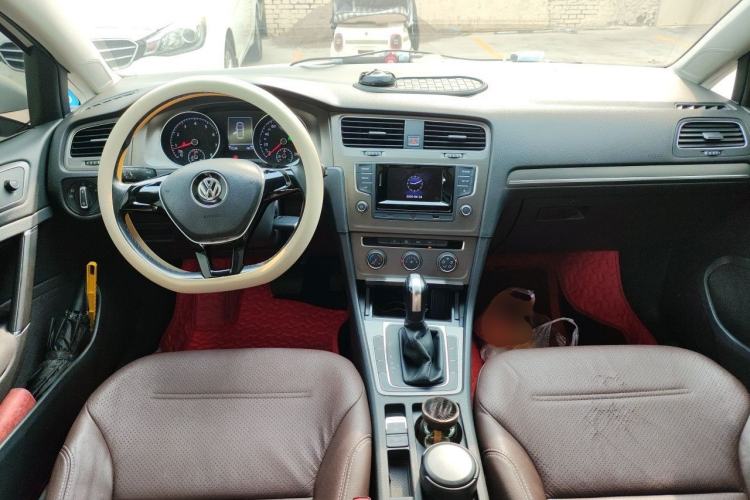 Used Volkswagen Golf 2015 1.4TSI Automatic Comfort Model Center Console