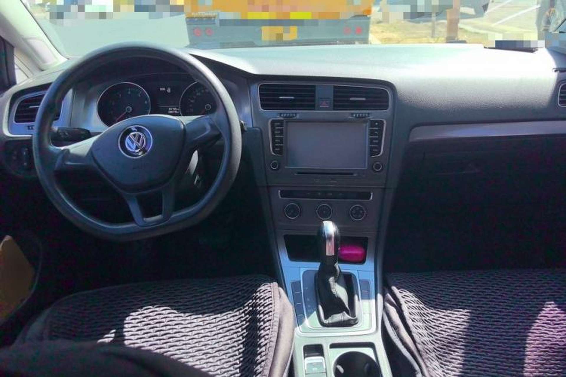 Used Volkswagen Golf 2015 1.6L Automatic Fashion Model Center Console