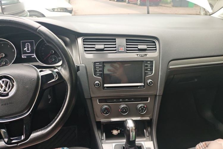 Used Volkswagen Golf 2015 1.4TSI Automatic Comfort Model Center Console