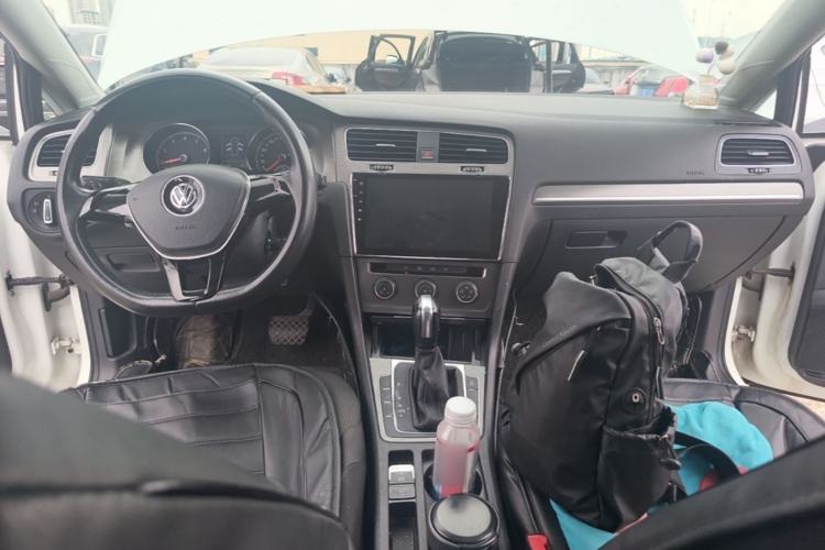 Used Volkswagen Golf 2015 1.4TSI Automatic Comfort Model Center Console