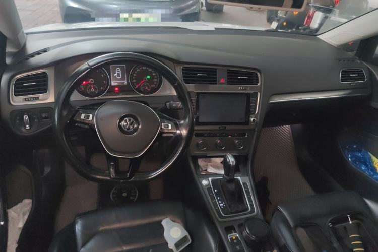 Used Volkswagen Golf 2015 1.4TSI Automatic Luxury Model Center Console