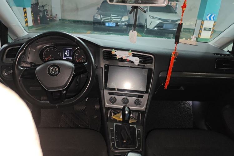 Used Volkswagen Golf 2015 1.4TSI Automatic Comfort Model Center Console