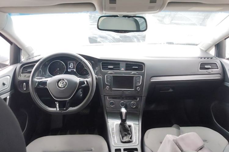 Used Volkswagen Golf 2015 1.6L Automatic Comfort Model Center Console