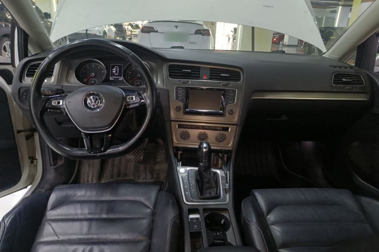Used Volkswagen Golf 2015 1.4TSI Automatic Luxury Model Center Console