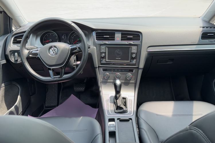 Used Volkswagen Golf 2015 1.6L Automatic Comfort Model Center Console