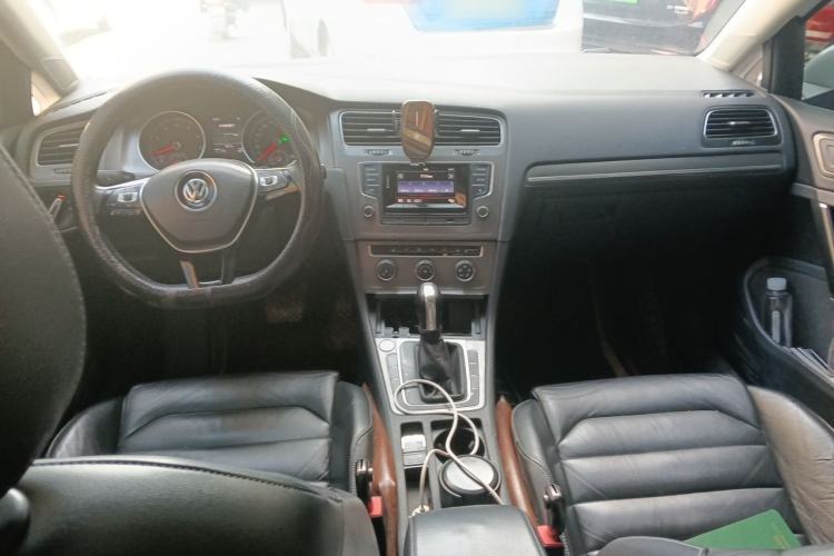 Used Volkswagen Golf 2015 1.4TSI Automatic Luxury Model Center Console