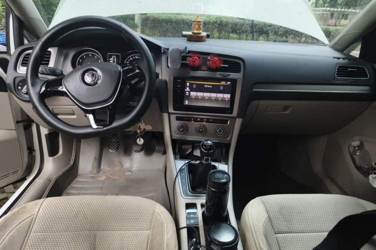 Used Volkswagen Golf 2015 1.4TSI Manual Comfort Model Center Console