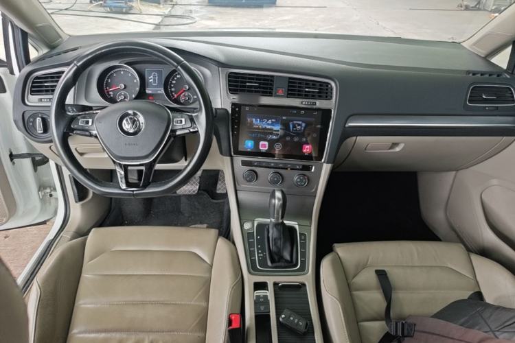 Used Volkswagen Golf 2015 1.4TSI Automatic Luxury Model Center Console