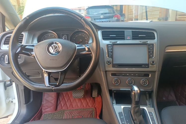 Used Volkswagen Golf 2015 1.4TSI Automatic Comfort Model Center Console