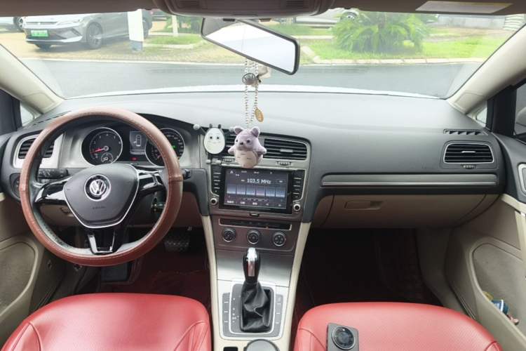 Used Volkswagen Golf 2015 1.4TSI Automatic Comfort Model Center Console