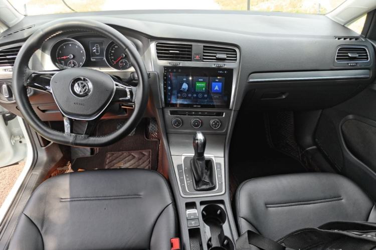 Used Volkswagen Golf 2015 1.6L Automatic Comfort Model Center Console